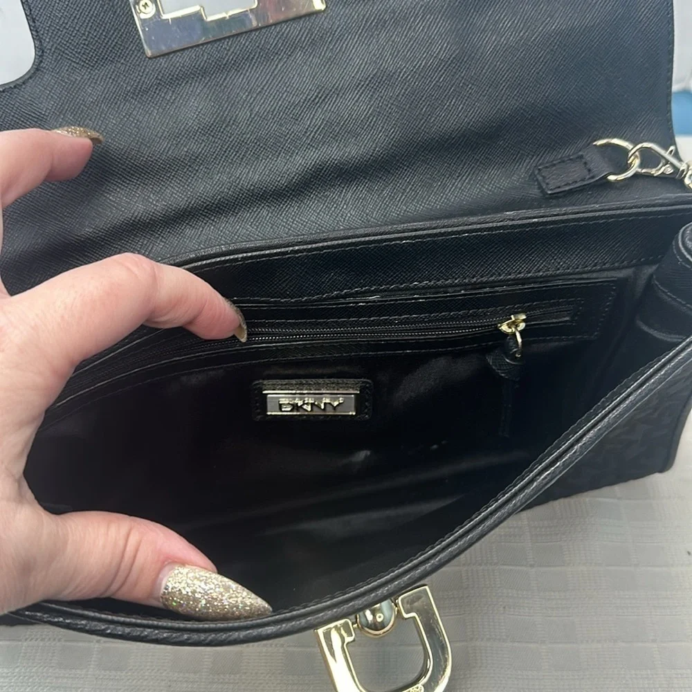 DKNY T&C W/D Town Country Classic Hardware Bag Purse Clutch Wristlet